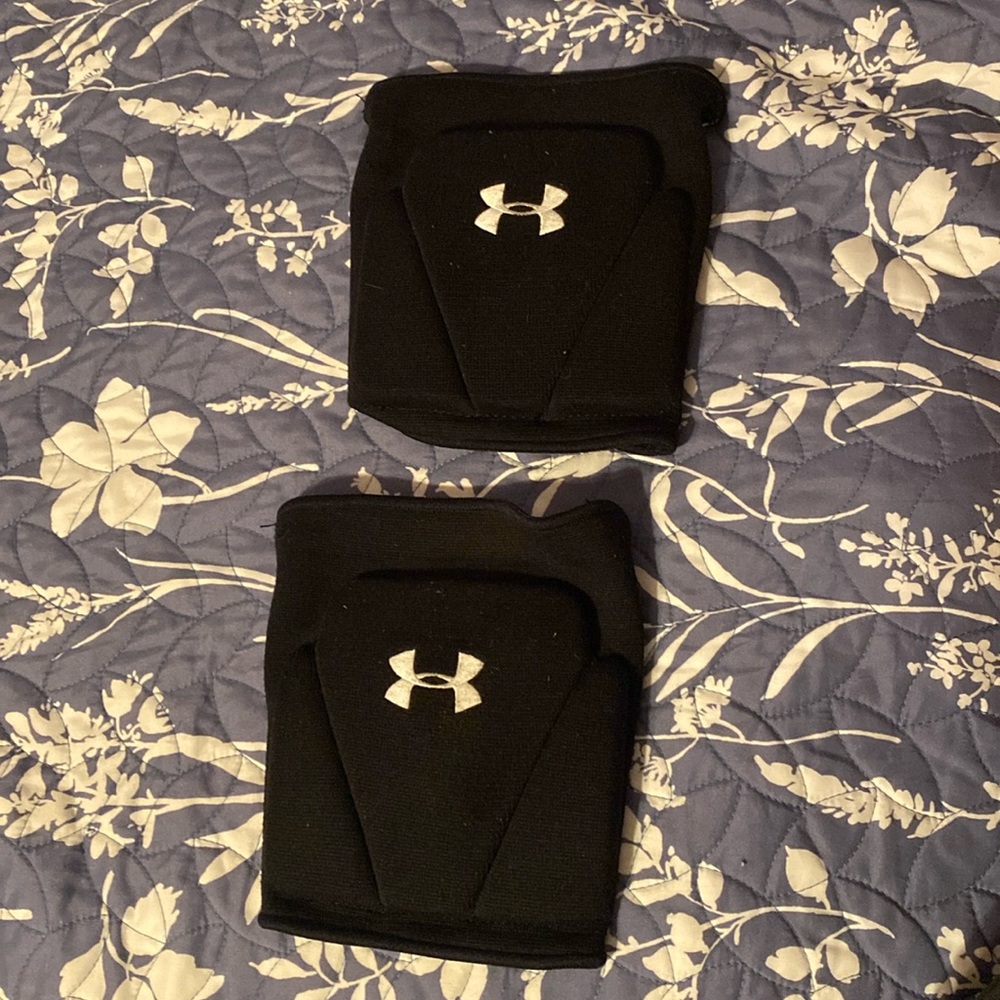 NWOT Under Armour Kneepads